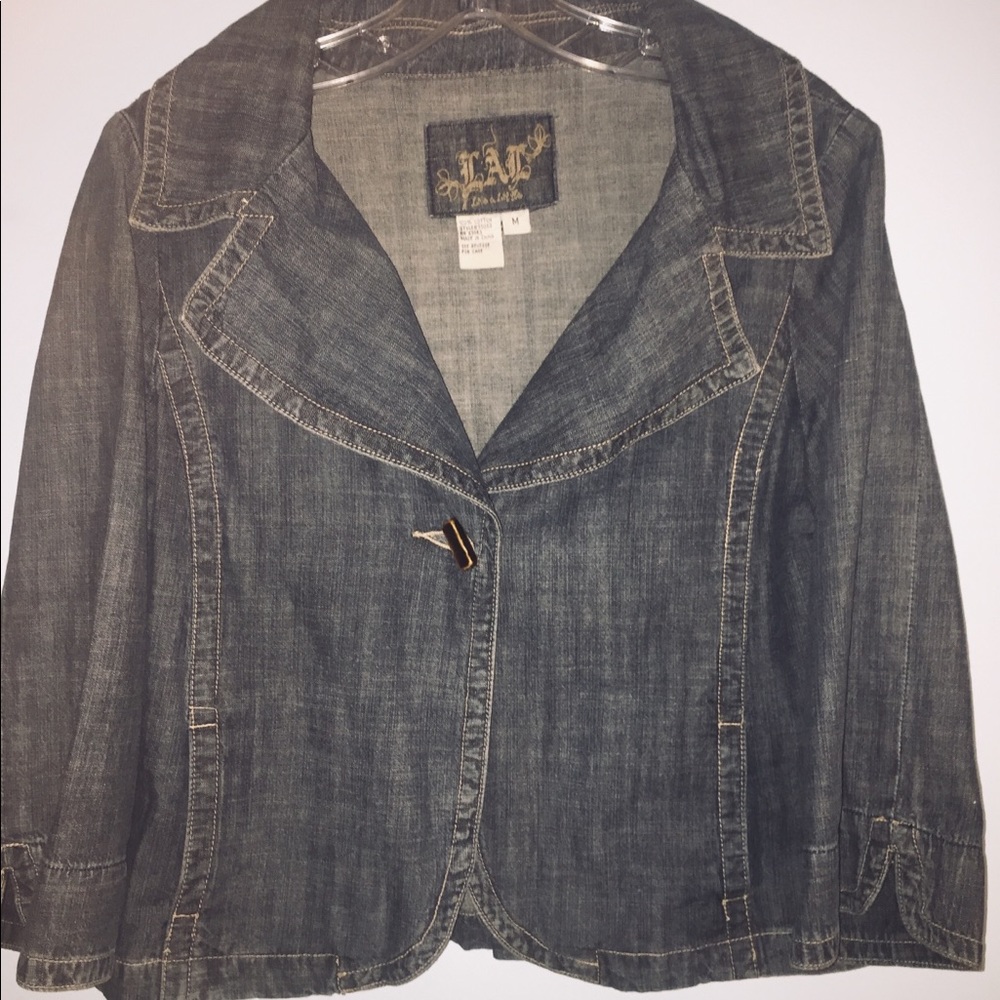 ⭐️Artsy denim jacket.